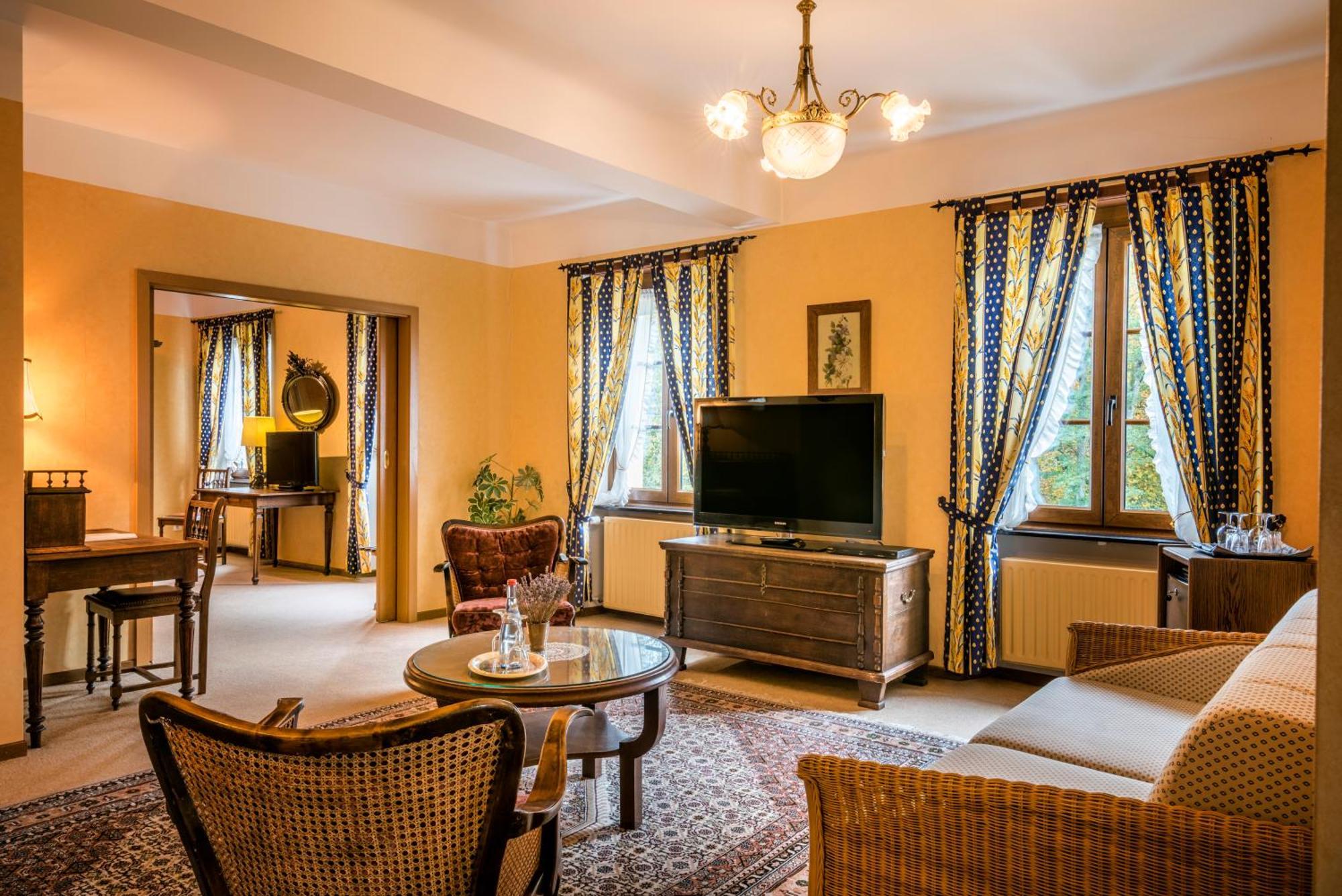 Hotel Restaurant Le Cigalon Waldbillig Bagian luar foto